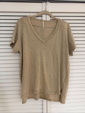 NWOT Hello Nite V-Neck Tee